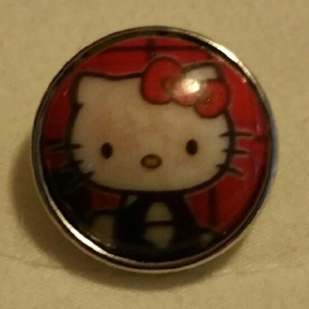 Hello Kitty Button Snap - Picture 2 of 2